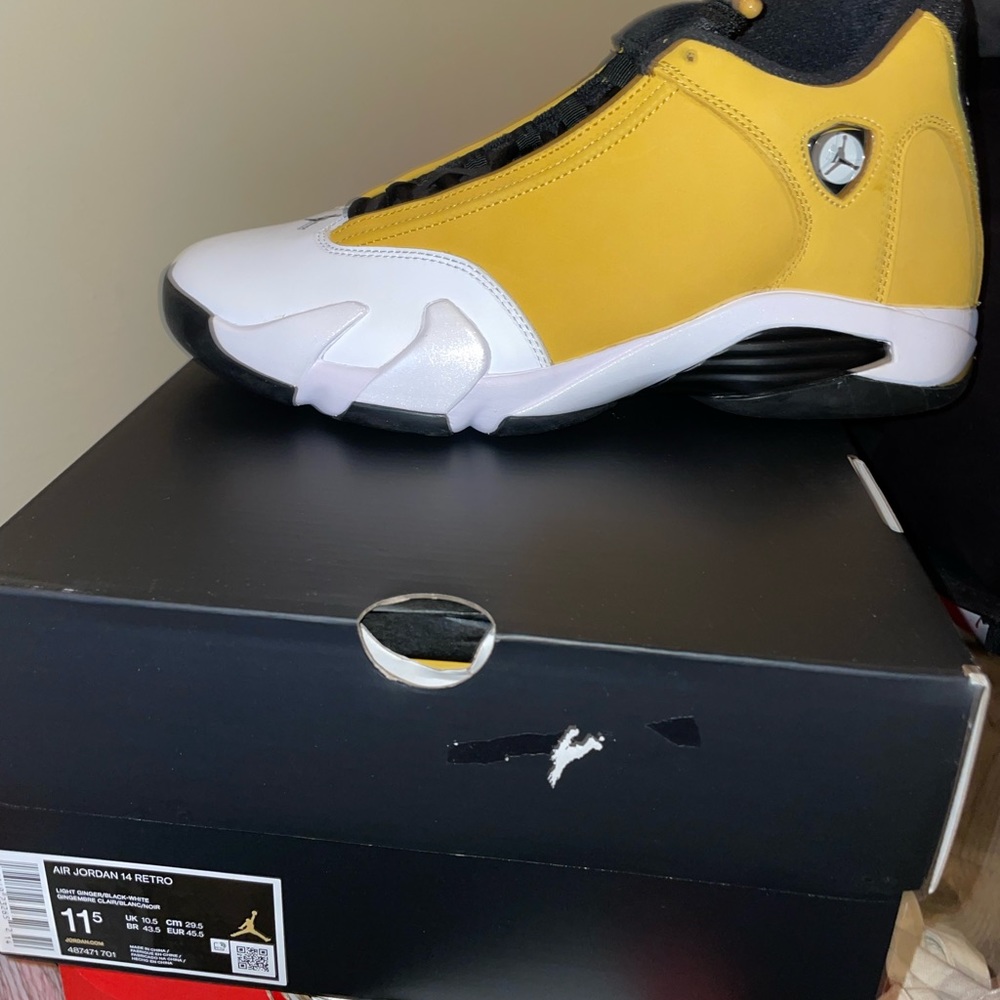 Brand new never worn Retro 11